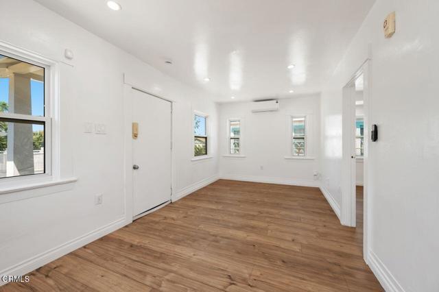 Building Photo - 1418 W 69th St