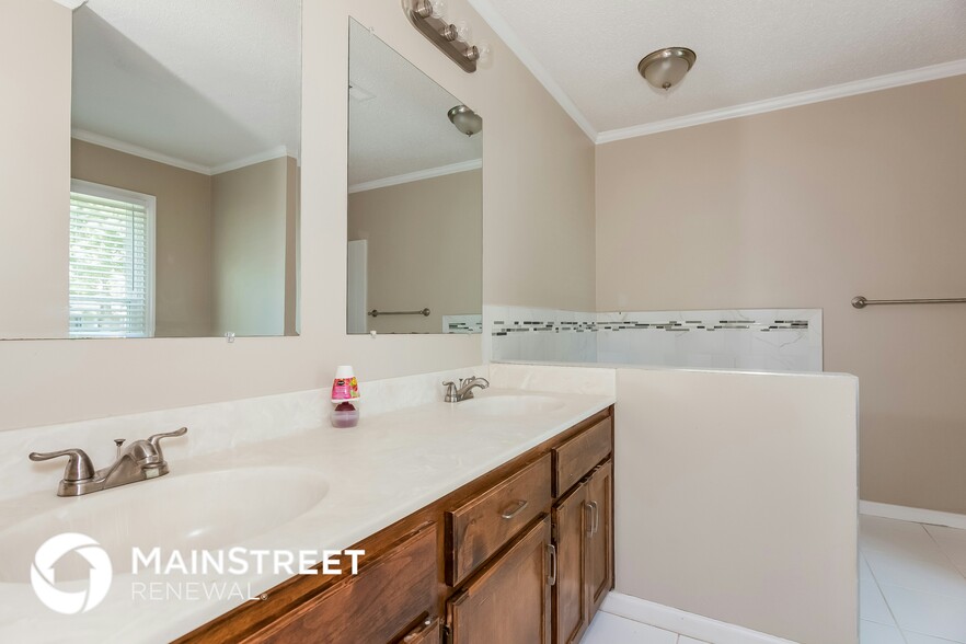 Building Photo - 6200 Sunstone Dr