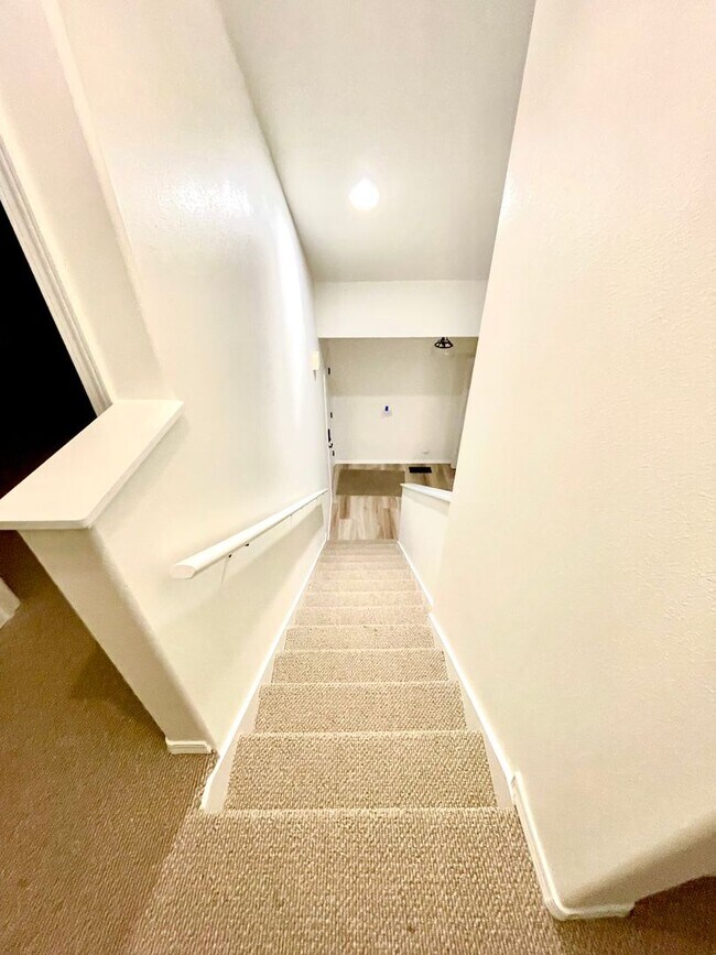 Building Photo - Stunning Riverfront Home in Sun Country