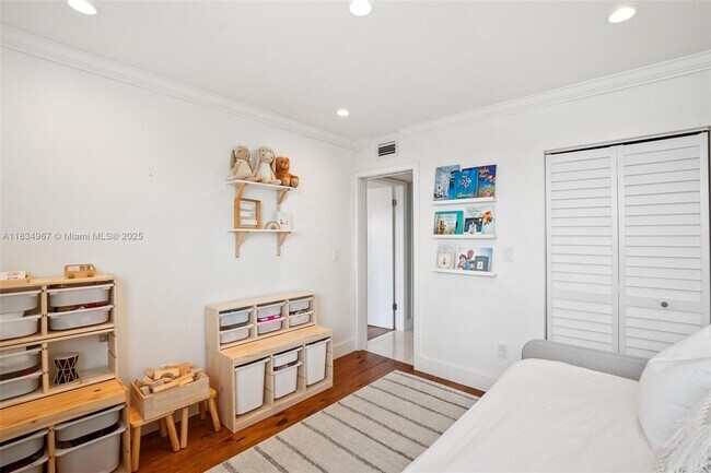 Building Photo - $2,300 3642 NE 171st st #506