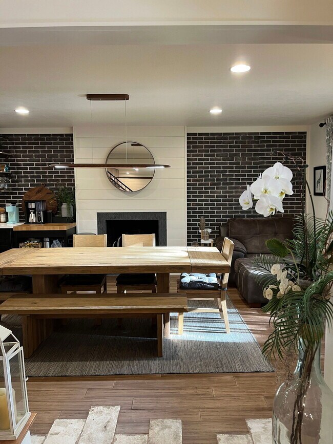 Building Photo - 10739 E Crestridge Cir