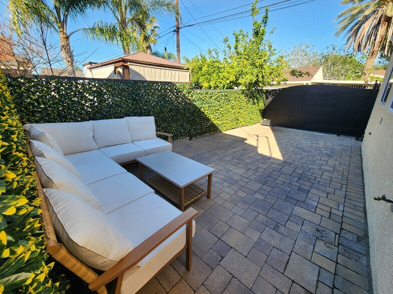 Building Photo - 10742 Gerald Ave