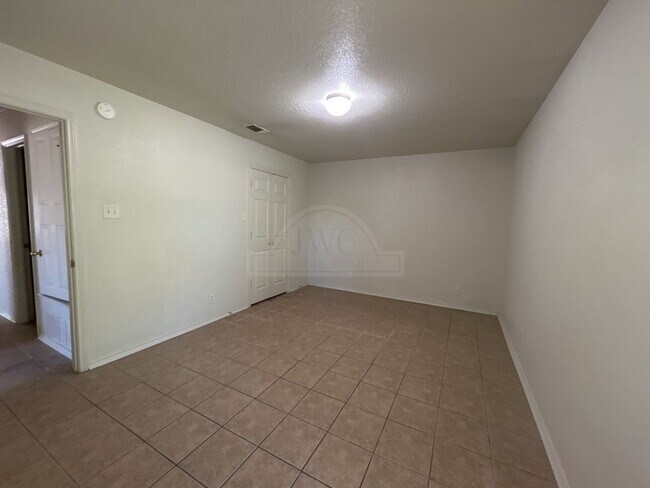 Building Photo - 207 Dale Earnhardt Dr