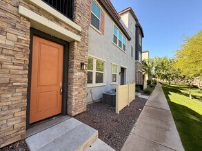 Building Photo - Spacious 3 Bedroom, 2.5 Bath Phoenix Townhome with *New Floors*