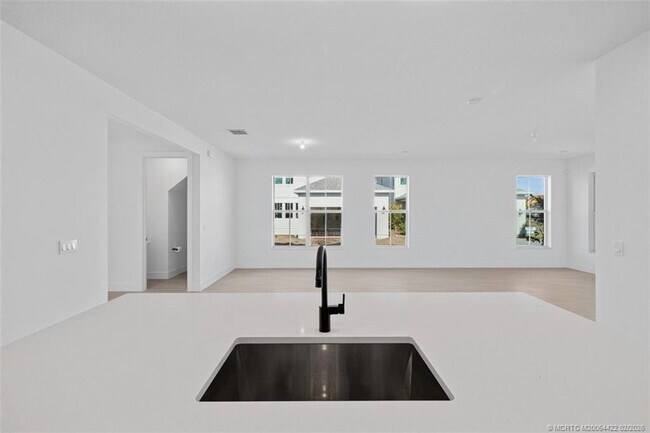 Building Photo - 823 SW Pr Ave