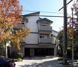Building Photo - 1070 Loma Ave
