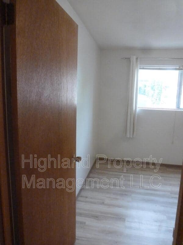 Building Photo - 960 NE B St