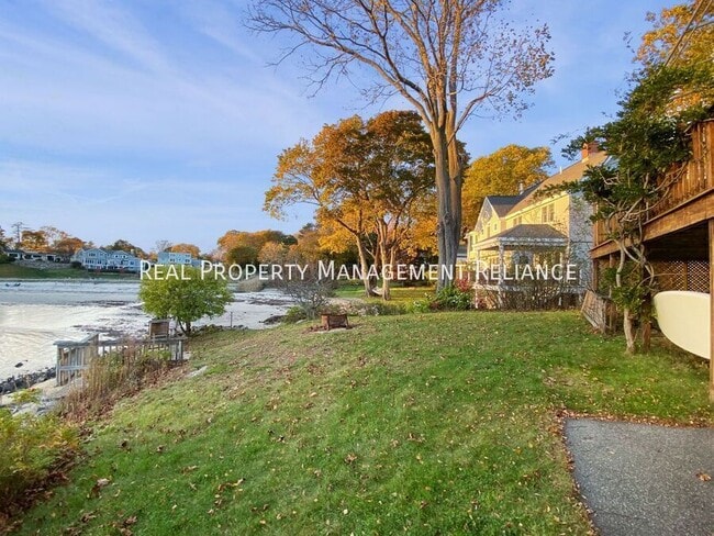 Building Photo - 19 Bayview Ave