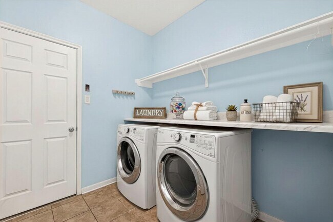 Building Photo - 21454 Piralta Ridge Ln