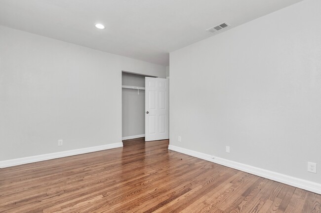 Building Photo - 1709 S Park