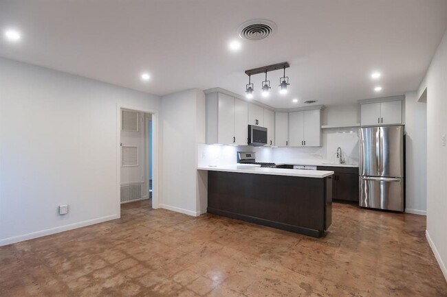Building Photo - 1301 Clearfield Dr