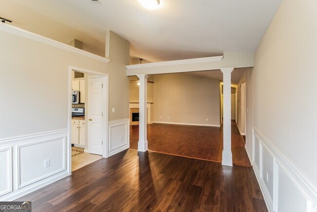 Building Photo - 1072 Fairmont Park Dr