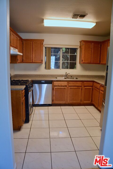 Building Photo - 548 N Windsor Blvd