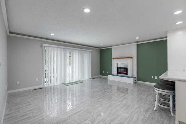 Building Photo - 29889 Riverview Dr
