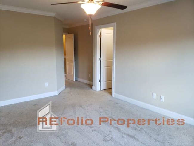 Building Photo - Lovely 3 Story 3 Bedroom 3.5 Bath 1 Car-Ga...