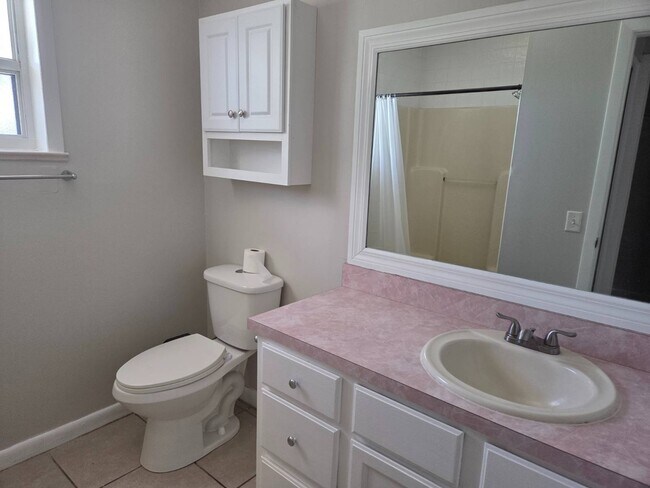 Building Photo - 208 Mirador Dr