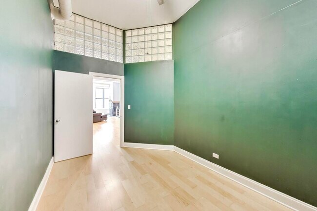 Building Photo - 1760 W Wrightwood Ave