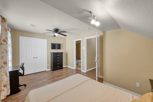 Building Photo - 125 Pine St