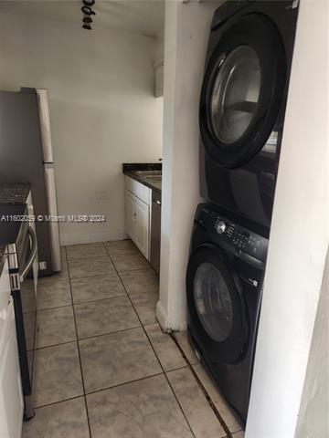 Building Photo - 9962 Twin Lakes Dr