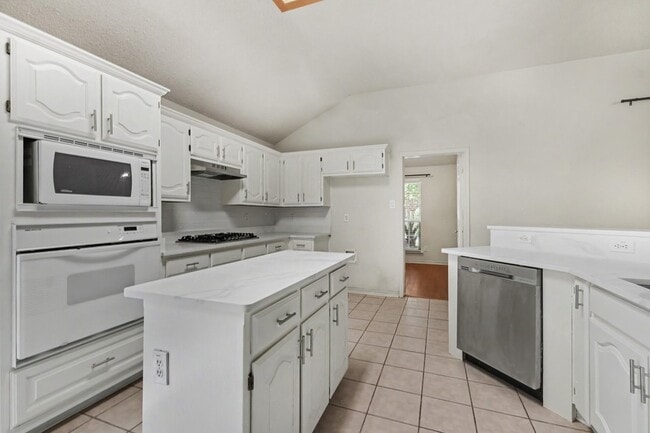 Building Photo - 1306 Woodmont Dr