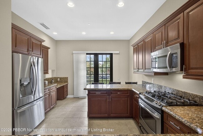 Building Photo - 803 del Sol Cir
