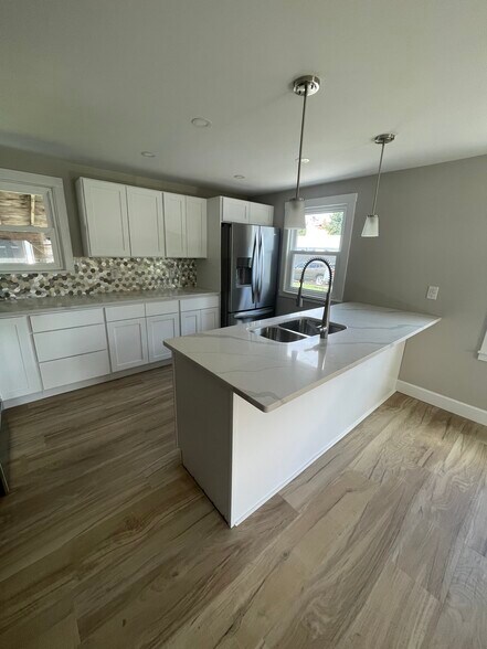 Building Photo - 139 Mayville Ave