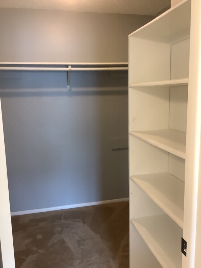 Master closet - 1127 Shaffer Trl