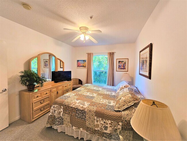 Building Photo - 5050 Fairways Cir