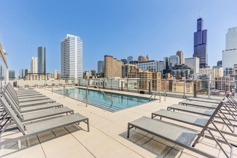 Building Photo - 310 S Green St