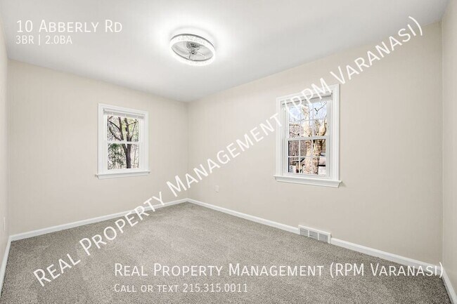 Building Photo - 10 Abberly Rd