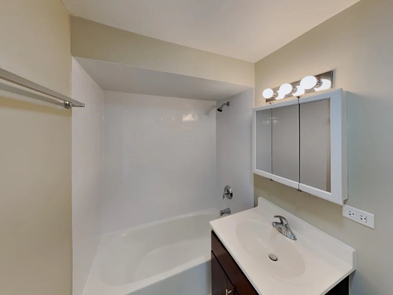 Building Photo - 7932 Long Ave