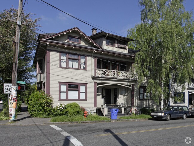 Primary Photo - 433-439 SE 28th Ave