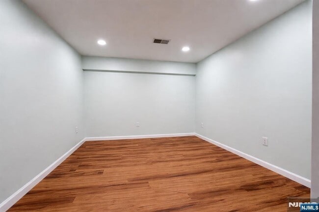 Building Photo - 1120 Hyde Park Ct