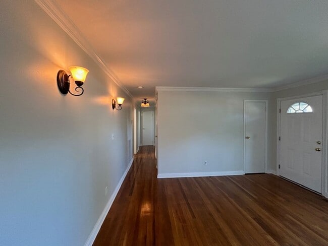 Building Photo - Charming 3BR Ranch Near Libbie & Grove | Hardwood Floors + Updated Kitchen