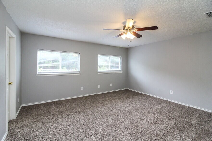 Building Photo - 320 Capricorn St