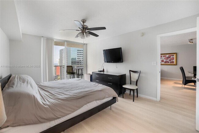Building Photo - 1200 Brickell Bay Dr