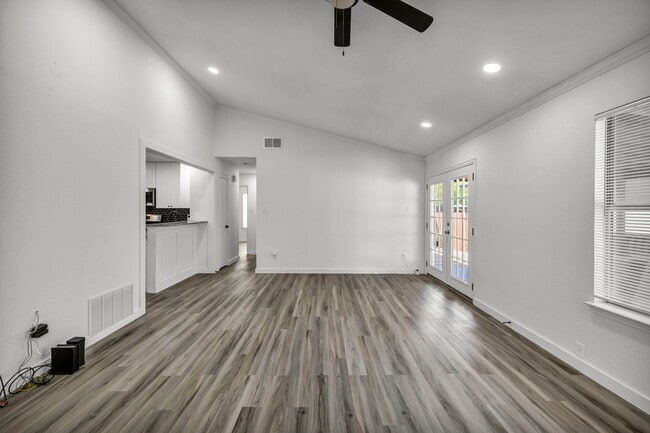 Building Photo - 5903 Kevin Kelly Pl