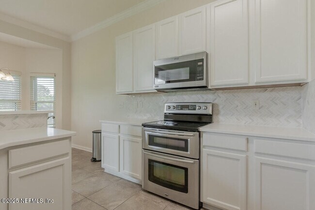 Building Photo - 12080 Scarsdale Dr