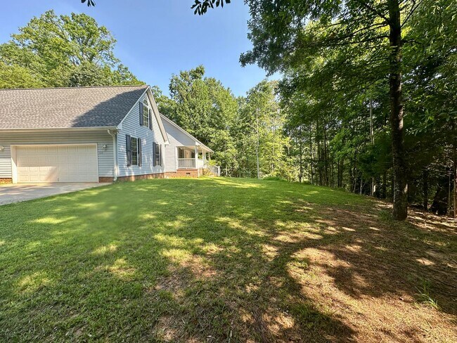 Building Photo - 3 Bedroom Home - Private - Central SC