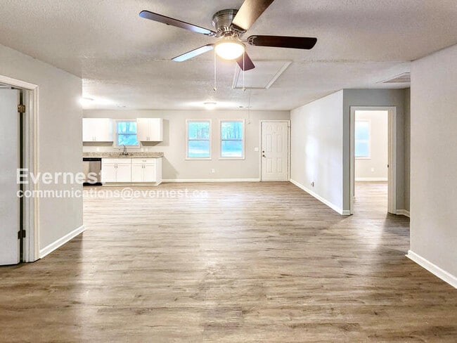 Building Photo - 727 W Creek Cir