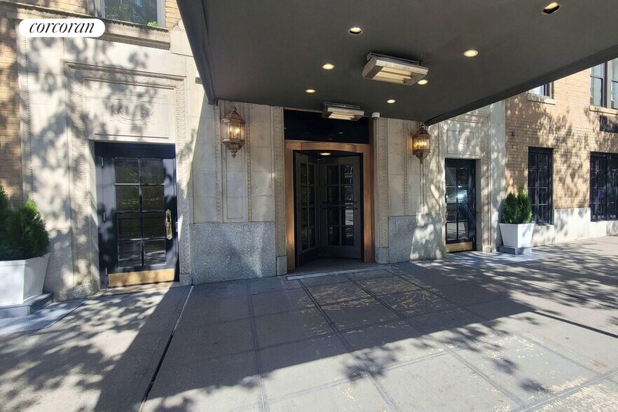 Building Photo - 45 W 81st St