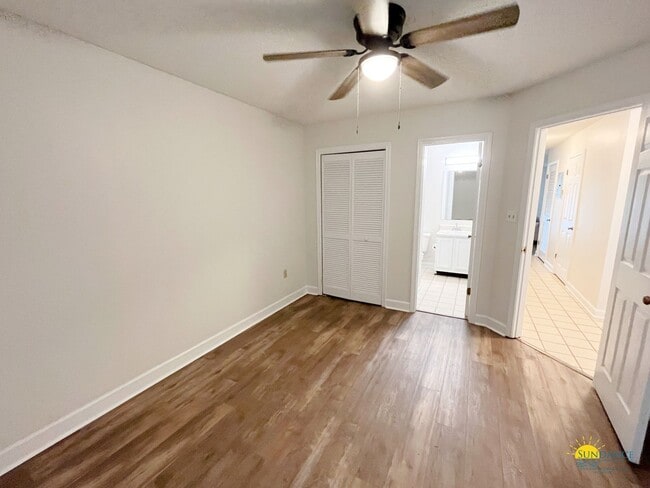 Building Photo - Lovely Ground Floor 1 Bedroom 1 Bath Condo in Bluewater Bay