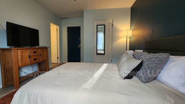 Building Photo - 1258 10th St N