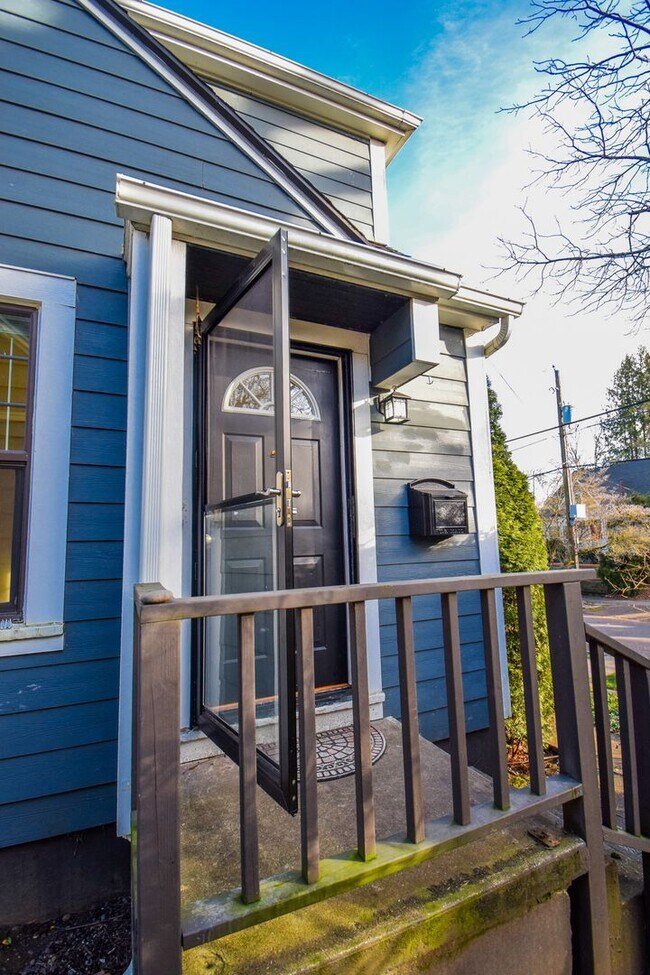 Building Photo - CLA2613-2615