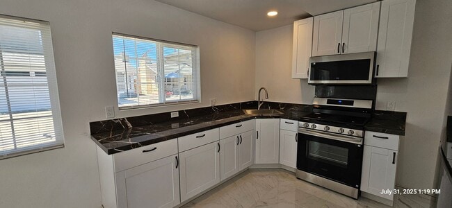Building Photo - Centrally Located Brand New Studio ADU wit...