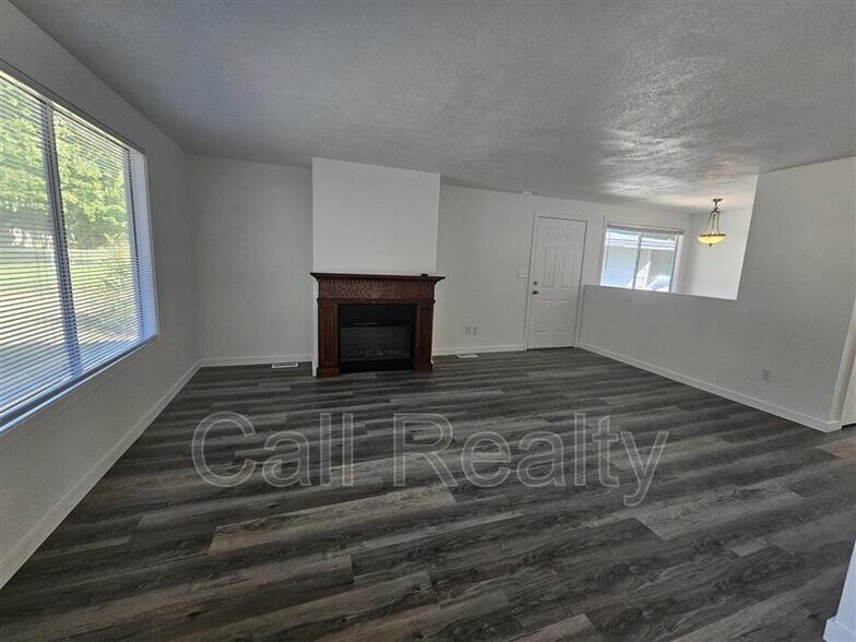 Building Photo - 12117 E 23rd Ave