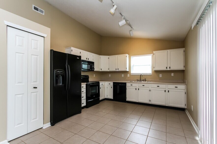 Building Photo - 6303 Bryce Canyon Dr