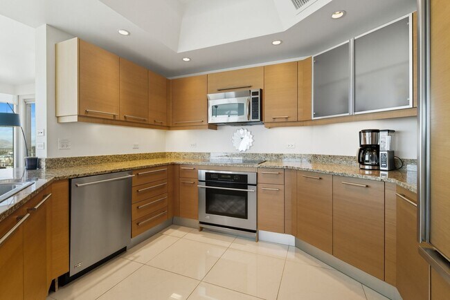 Building Photo - Turnberry Towers East 1507