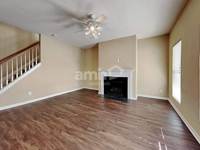 Building Photo - 539 Rockbridge Dr