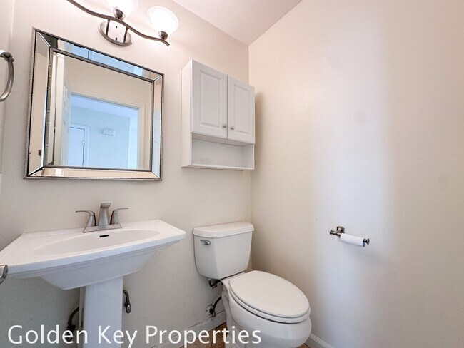 Building Photo - Remodeled condo in Bayshores in Oceanside!